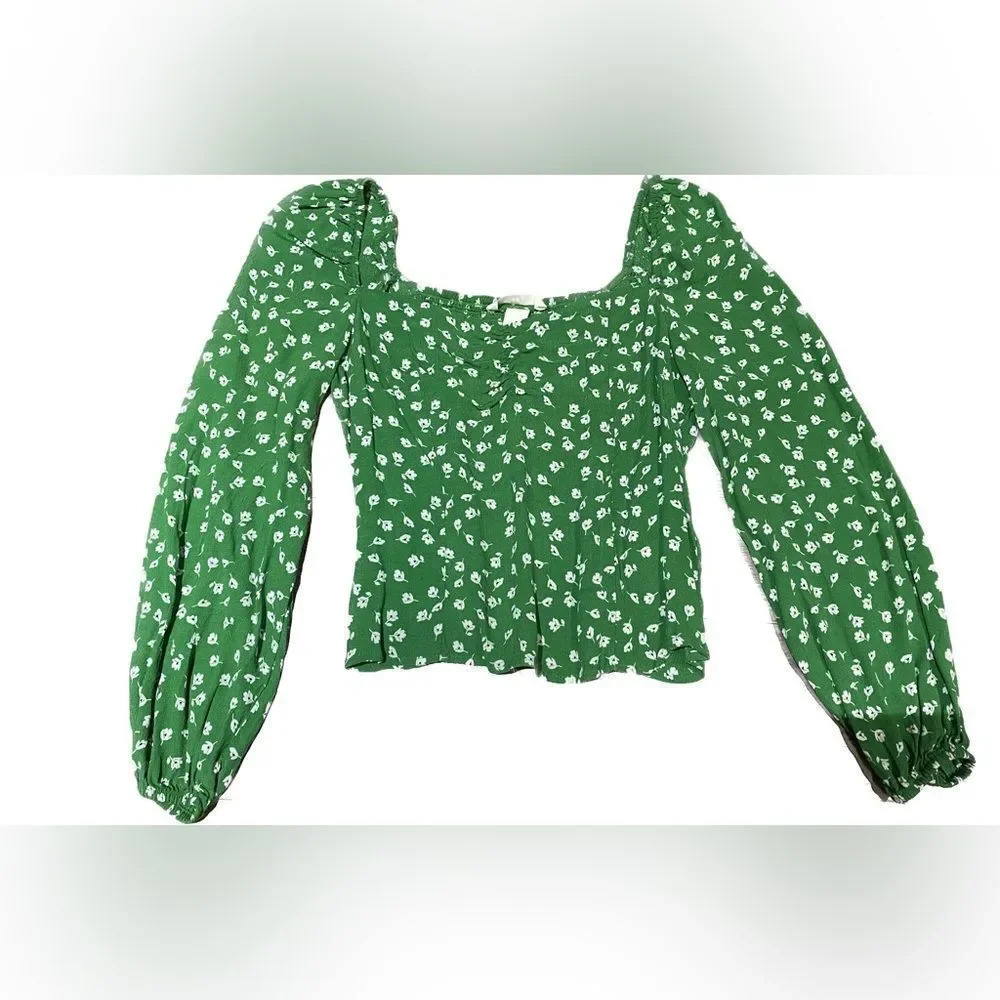 💚 Romantic Green Floral Puff-Sleeve Top 💚 - Picture 3 of 9